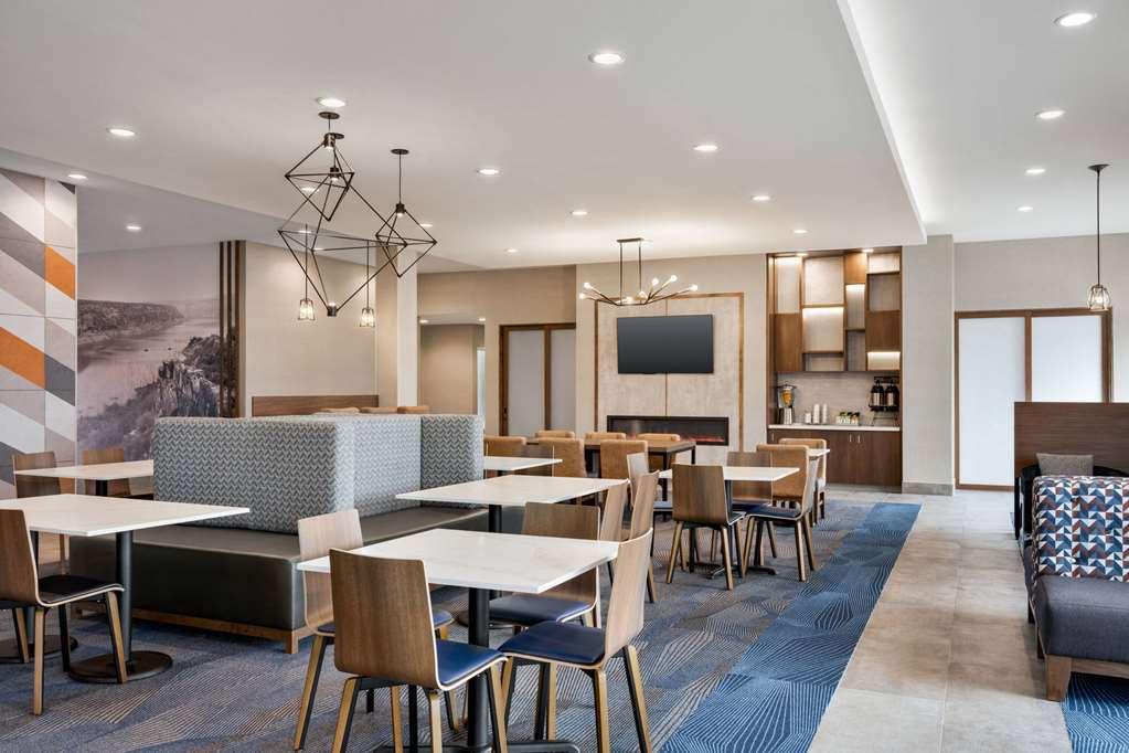 Hawthorn Suites By Wyndham Del Rio Interior photo